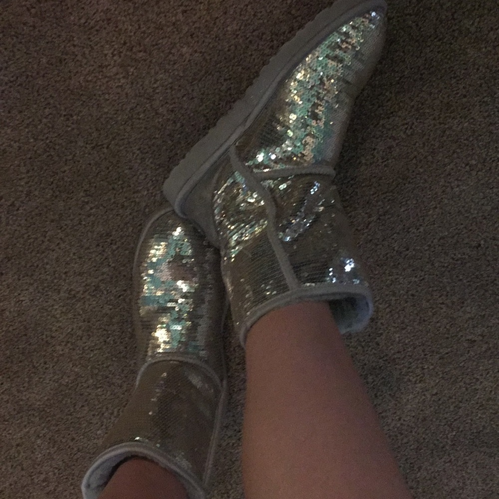 Uggs - Picture 3 of 4